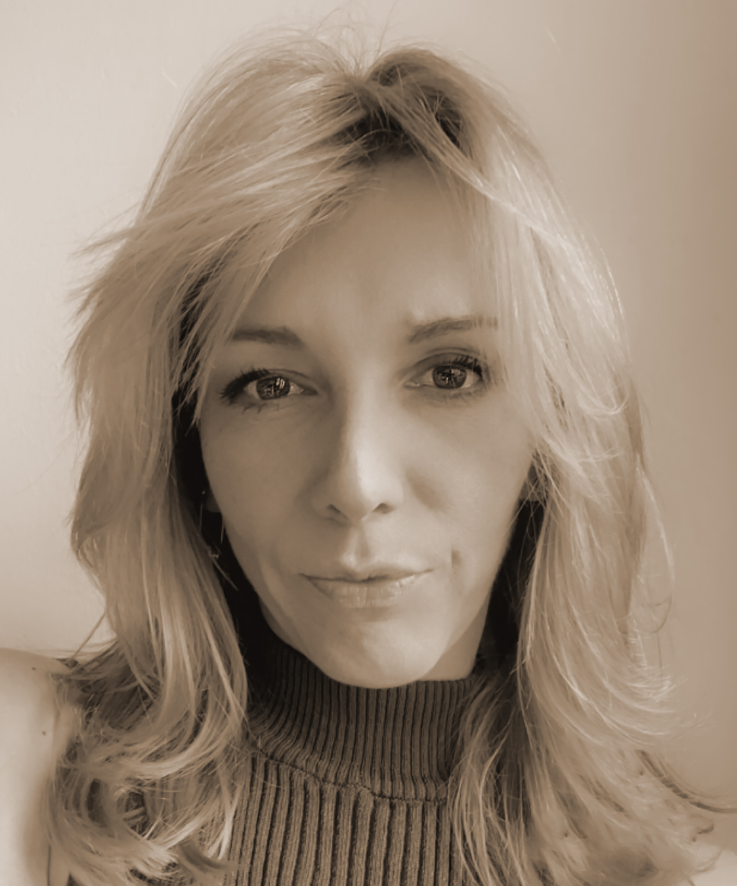Julia2 https://www.kykostudio.com/wp-content/uploads/2024/12/Julia2-2.jpg